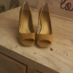 Tahari open toed pumps